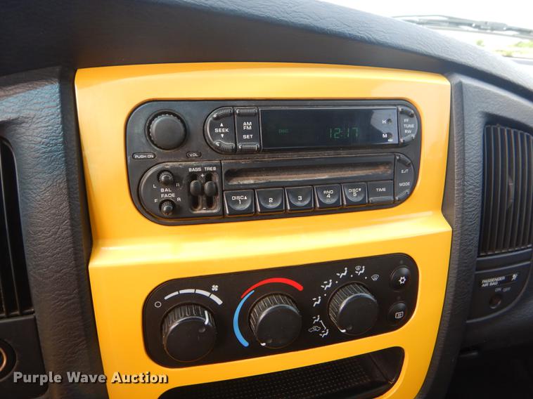 image for item FH9415 2005 Dodge Ram 1500 Rumble Bee pickup truck