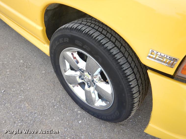 image for item FH9415 2005 Dodge Ram 1500 Rumble Bee pickup truck
