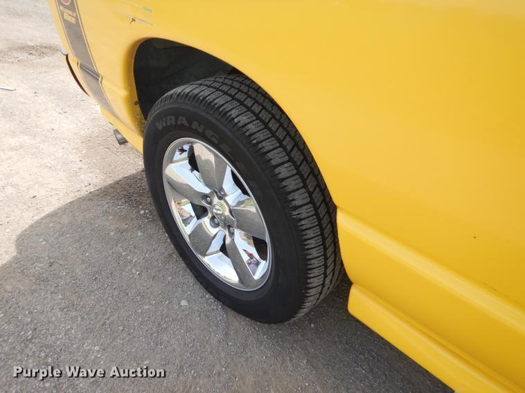 image for item FH9415 2005 Dodge Ram 1500 Rumble Bee pickup truck