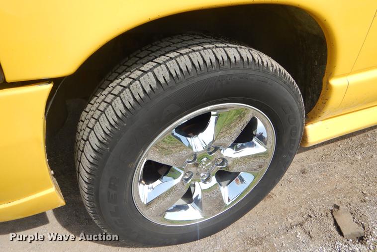 image for item FH9415 2005 Dodge Ram 1500 Rumble Bee pickup truck