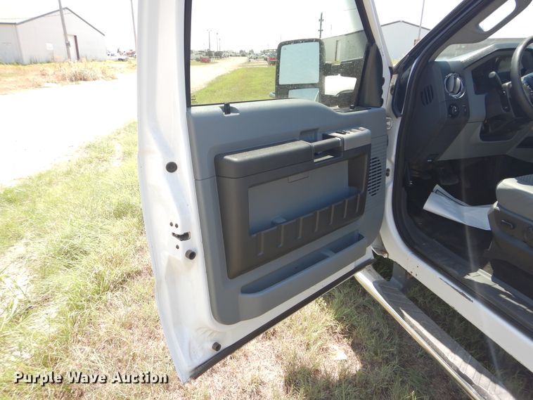 image for item FI9838 2013 Ford F250 Super Duty XLT Crew Cab pickup truck