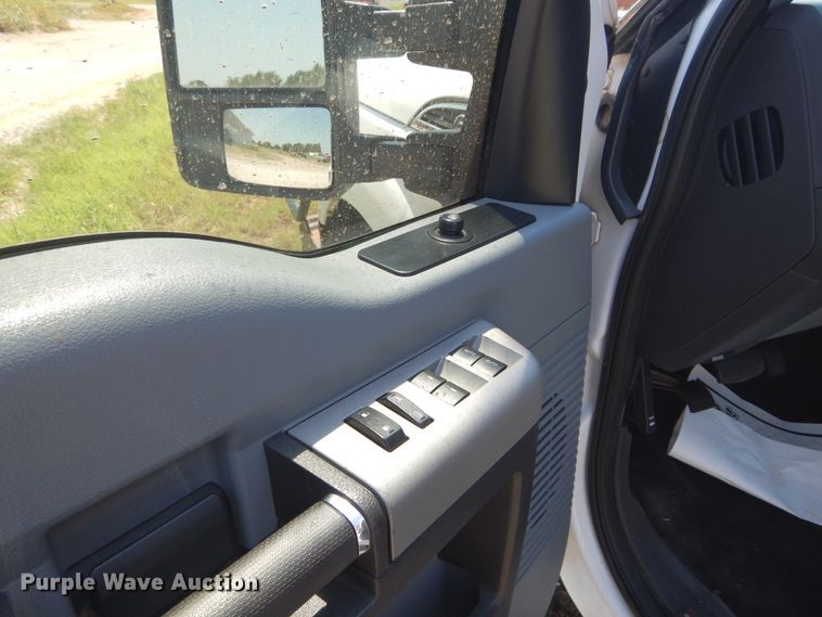 image for item FI9838 2013 Ford F250 Super Duty XLT Crew Cab pickup truck