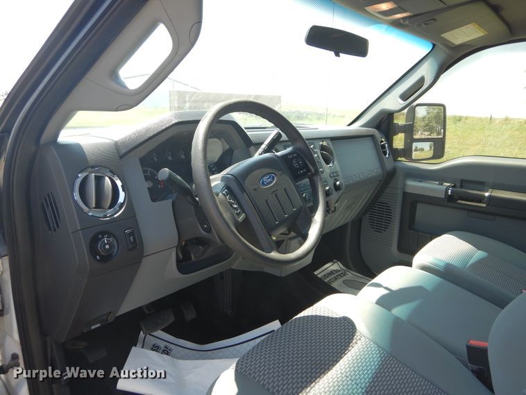 image for item FI9838 2013 Ford F250 Super Duty XLT Crew Cab pickup truck