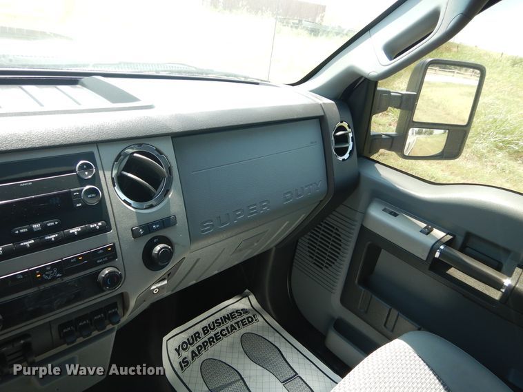 image for item FI9838 2013 Ford F250 Super Duty XLT Crew Cab pickup truck