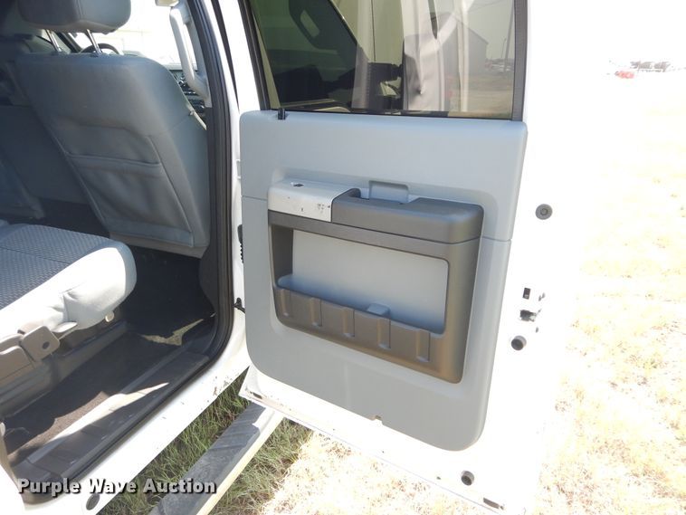 image for item FI9838 2013 Ford F250 Super Duty XLT Crew Cab pickup truck