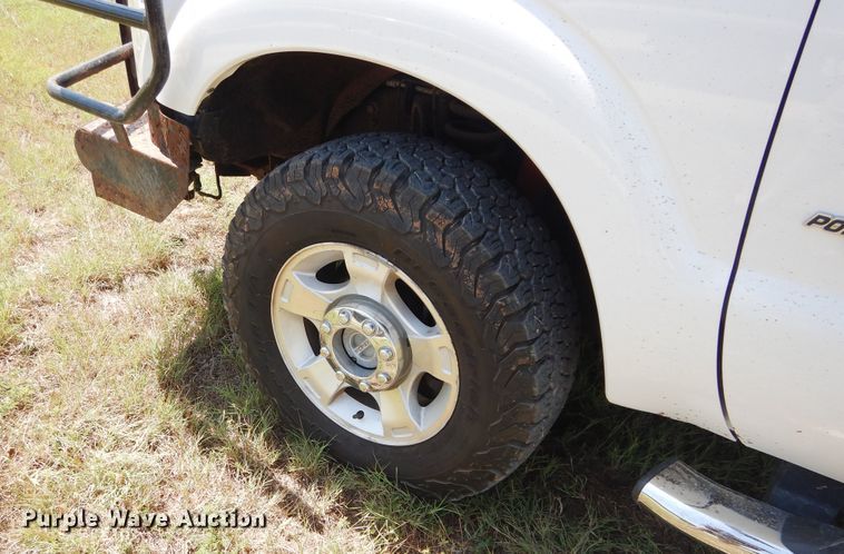 image for item FI9838 2013 Ford F250 Super Duty XLT Crew Cab pickup truck