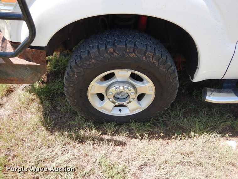 image for item FI9838 2013 Ford F250 Super Duty XLT Crew Cab pickup truck