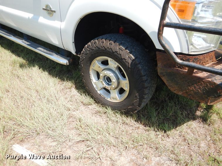 image for item FI9838 2013 Ford F250 Super Duty XLT Crew Cab pickup truck