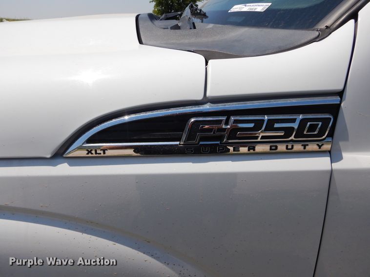 image for item FI9838 2013 Ford F250 Super Duty XLT Crew Cab pickup truck