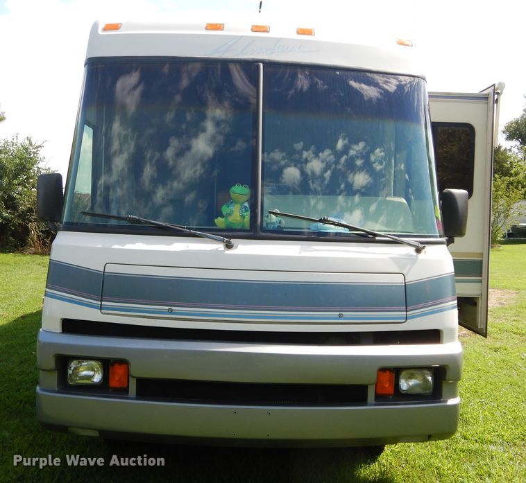 image for item FI9998 1996 Chevrolet P30 Winnebago RV