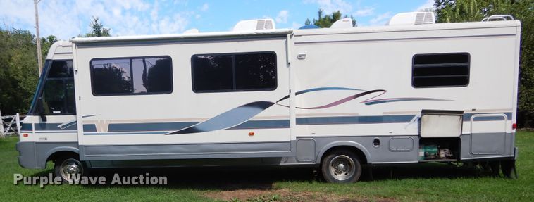 image for item FI9998 1996 Chevrolet P30 Winnebago RV