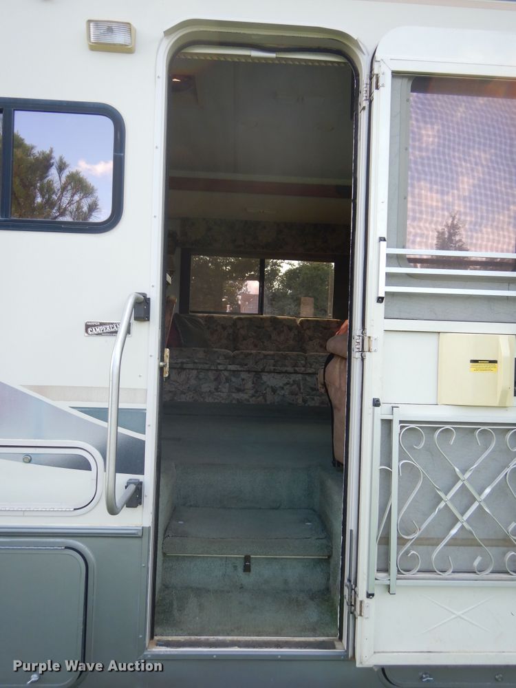 image for item FI9998 1996 Chevrolet P30 Winnebago RV