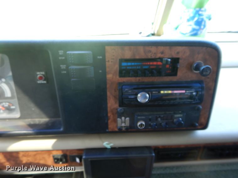 image for item FI9998 1996 Chevrolet P30 Winnebago RV