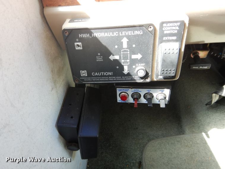 image for item FI9998 1996 Chevrolet P30 Winnebago RV