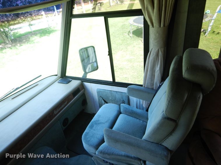 image for item FI9998 1996 Chevrolet P30 Winnebago RV