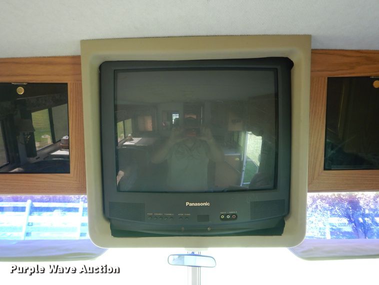 image for item FI9998 1996 Chevrolet P30 Winnebago RV