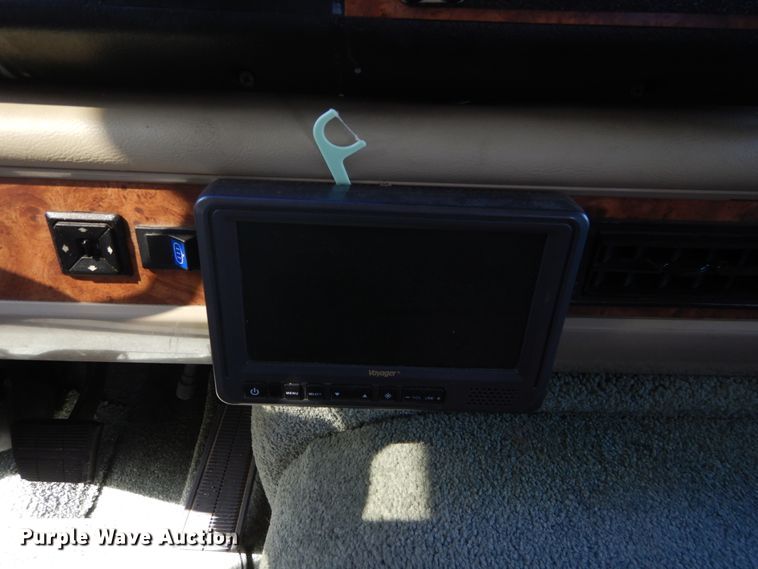 image for item FI9998 1996 Chevrolet P30 Winnebago RV