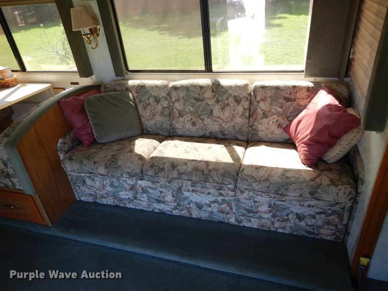 image for item FI9998 1996 Chevrolet P30 Winnebago RV