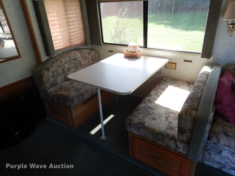 image for item FI9998 1996 Chevrolet P30 Winnebago RV