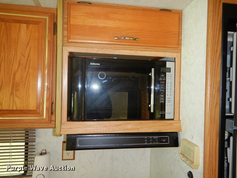 image for item FI9998 1996 Chevrolet P30 Winnebago RV