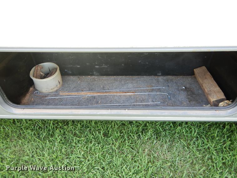 image for item FI9998 1996 Chevrolet P30 Winnebago RV