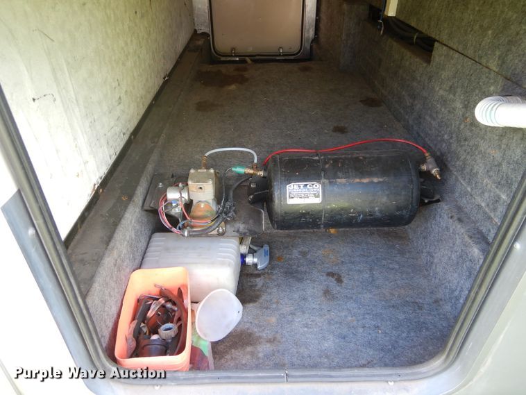 image for item FI9998 1996 Chevrolet P30 Winnebago RV