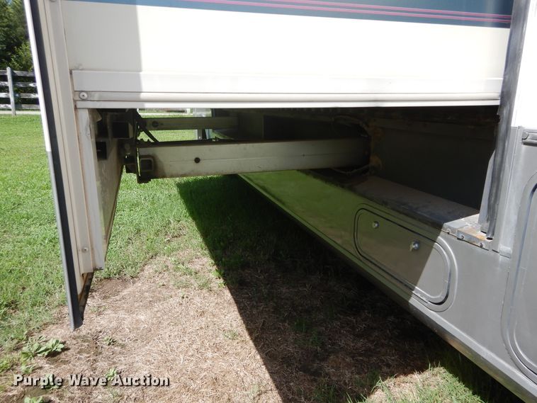 image for item FI9998 1996 Chevrolet P30 Winnebago RV