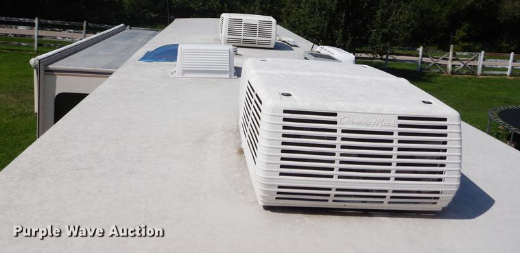 image for item FI9998 1996 Chevrolet P30 Winnebago RV