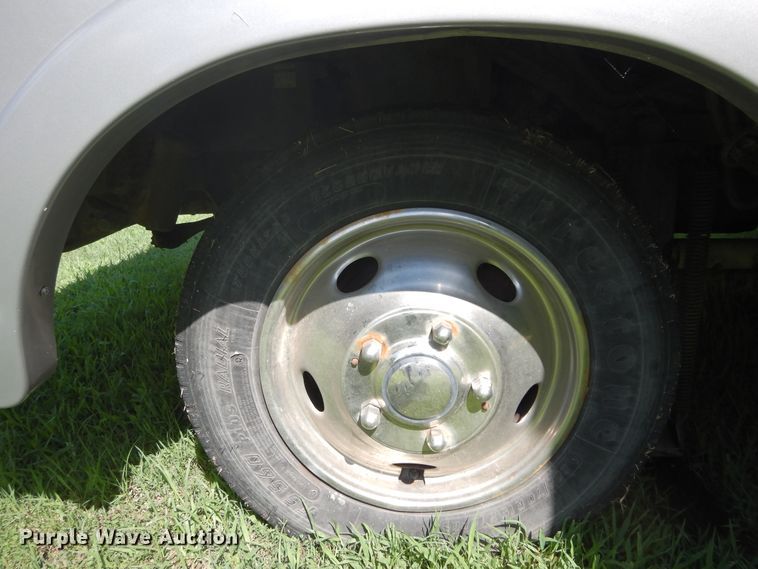 image for item FI9998 1996 Chevrolet P30 Winnebago RV