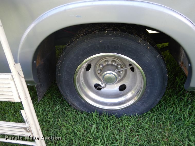 image for item FI9998 1996 Chevrolet P30 Winnebago RV