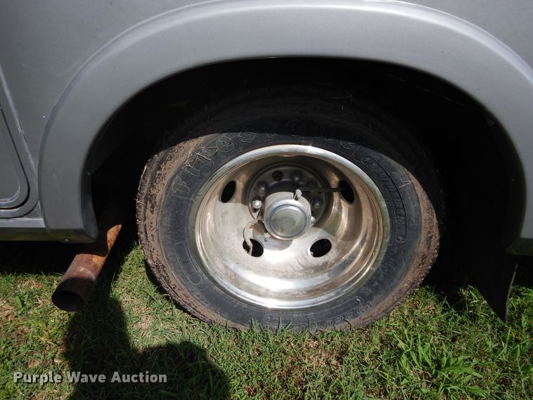 image for item FI9998 1996 Chevrolet P30 Winnebago RV