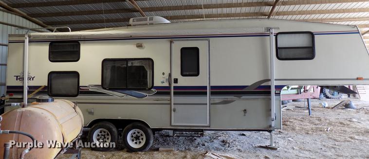 image for item FJ9295 1997 Fleetwood camper