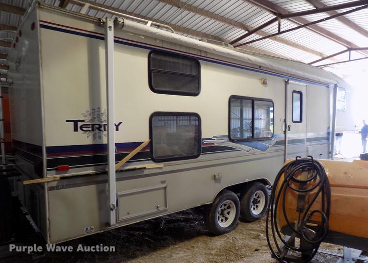 image for item FJ9295 1997 Fleetwood camper