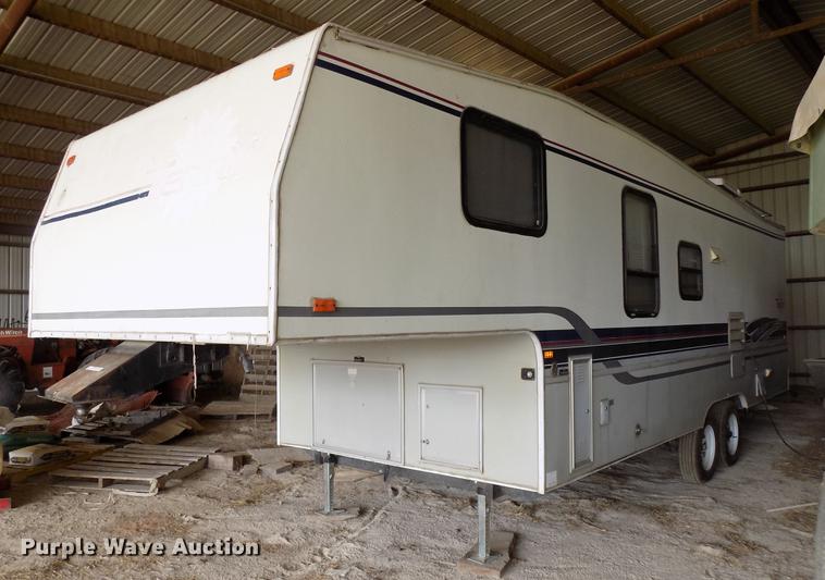 image for item FJ9295 1997 Fleetwood camper