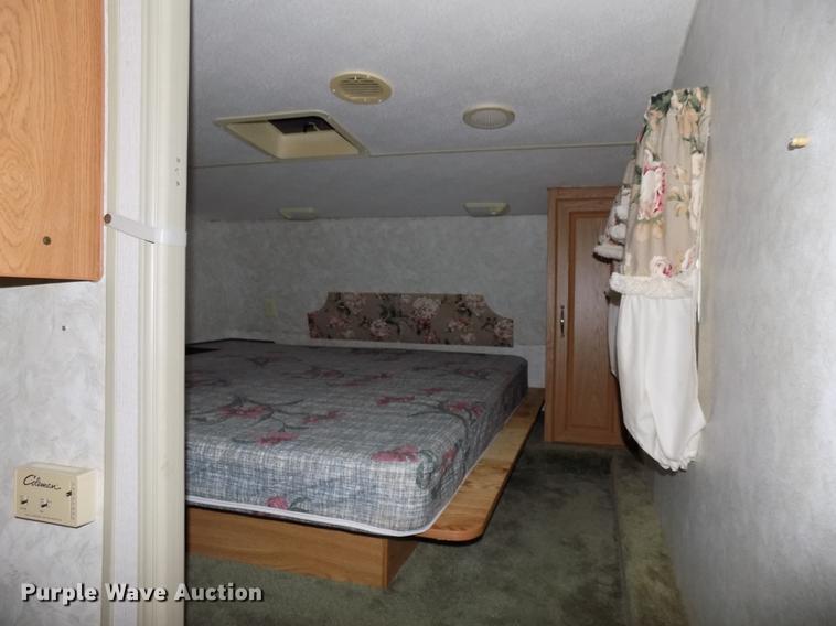 image for item FJ9295 1997 Fleetwood camper