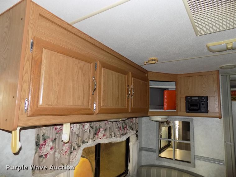 image for item FJ9295 1997 Fleetwood camper