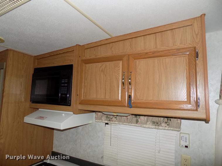 image for item FJ9295 1997 Fleetwood camper