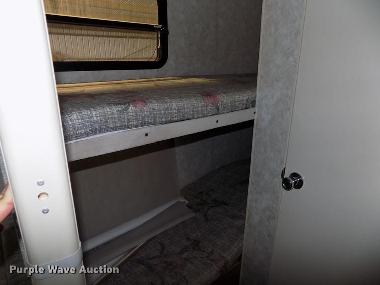 image for item FJ9295 1997 Fleetwood camper