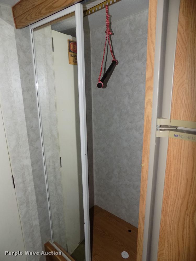 image for item FJ9295 1997 Fleetwood camper