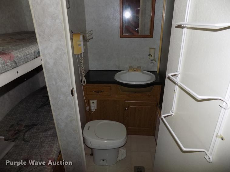 image for item FJ9295 1997 Fleetwood camper