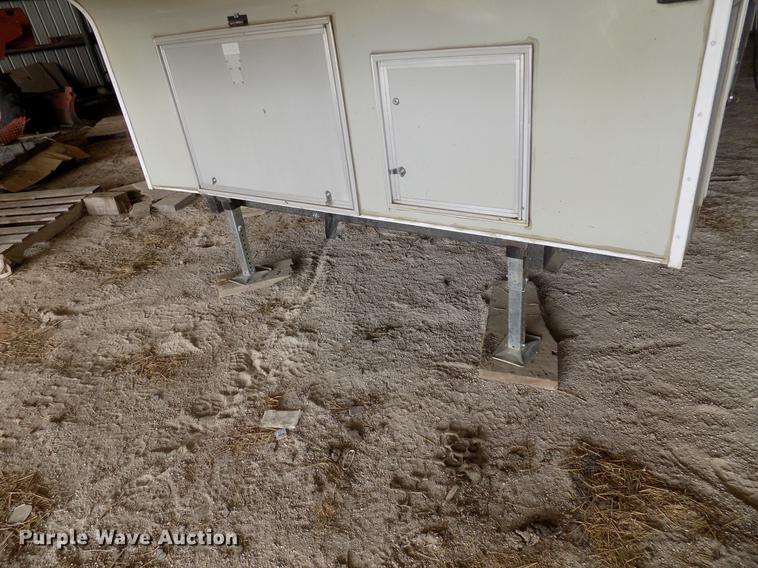 image for item FJ9295 1997 Fleetwood camper