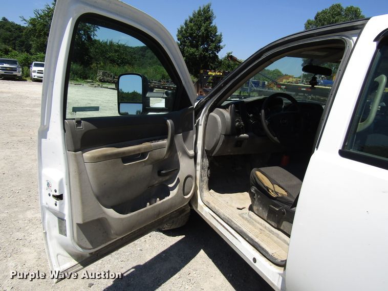 image for item FJ9705 2012 Chevrolet Silverado 2500HD Crew Cab pickup truck