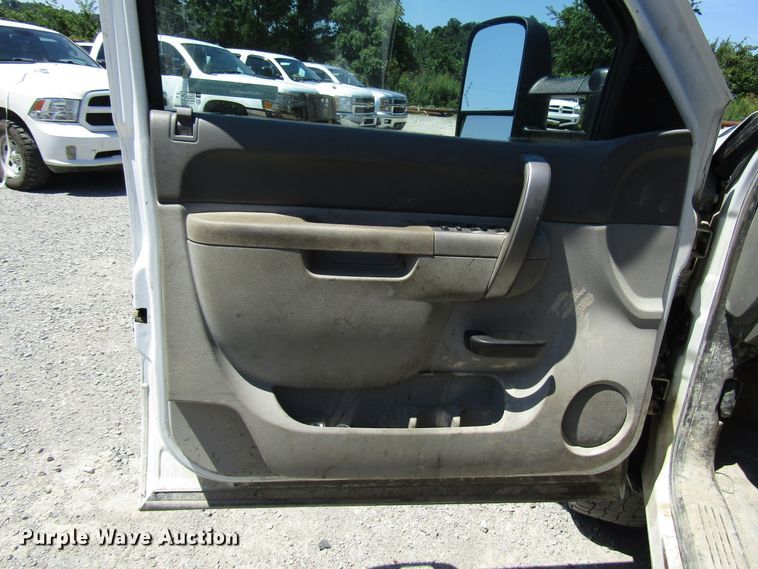 image for item FJ9705 2012 Chevrolet Silverado 2500HD Crew Cab pickup truck