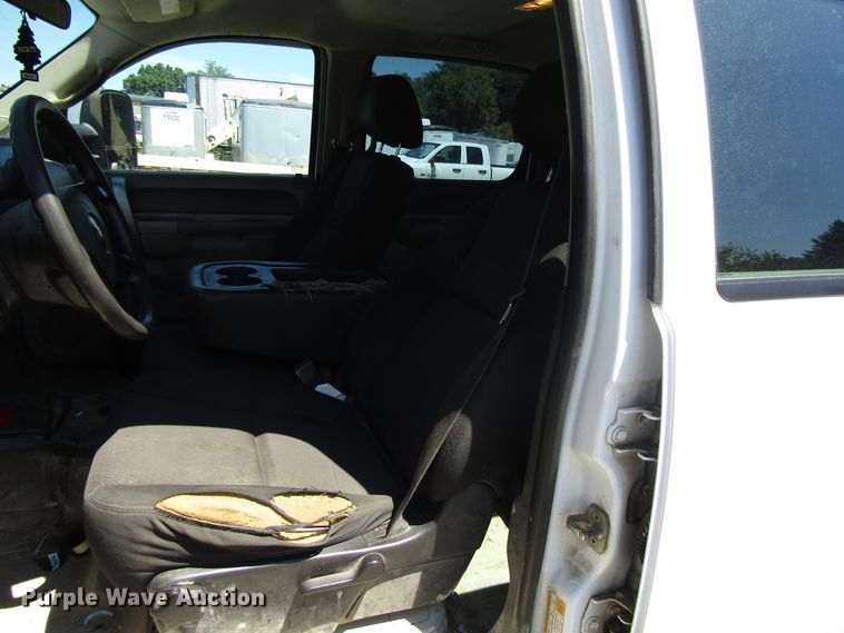 image for item FJ9705 2012 Chevrolet Silverado 2500HD Crew Cab pickup truck