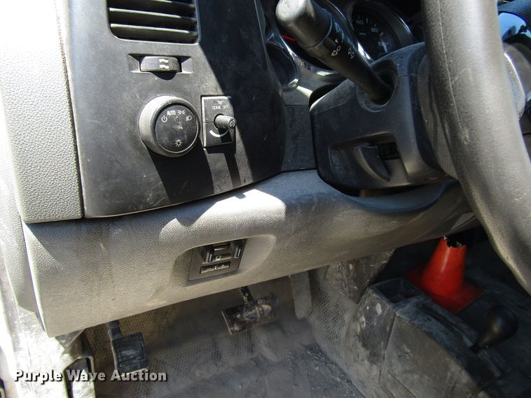 image for item FJ9705 2012 Chevrolet Silverado 2500HD Crew Cab pickup truck