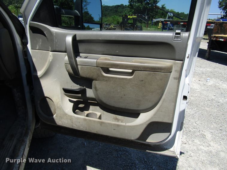 image for item FJ9705 2012 Chevrolet Silverado 2500HD Crew Cab pickup truck