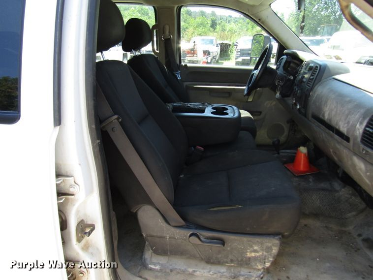 image for item FJ9705 2012 Chevrolet Silverado 2500HD Crew Cab pickup truck