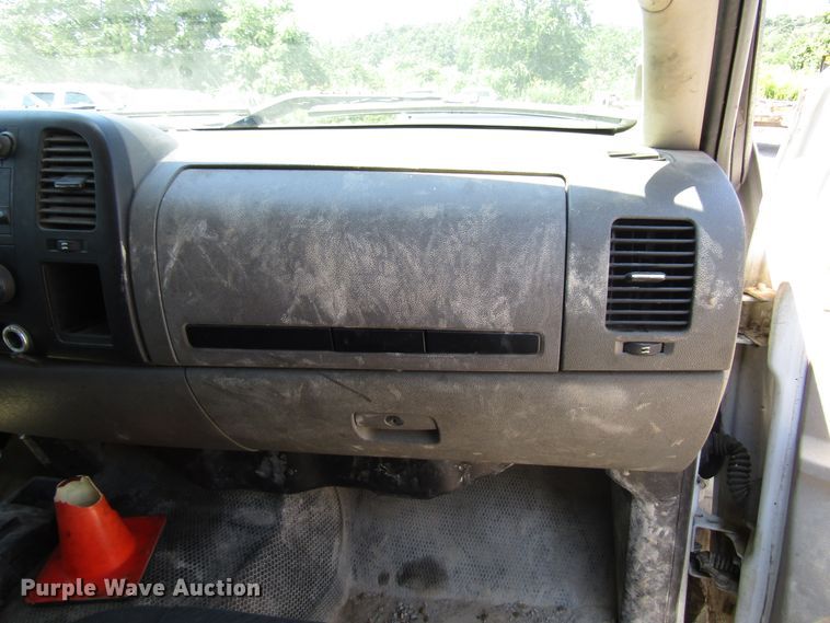 image for item FJ9705 2012 Chevrolet Silverado 2500HD Crew Cab pickup truck