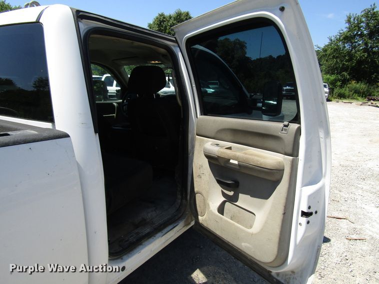 image for item FJ9705 2012 Chevrolet Silverado 2500HD Crew Cab pickup truck