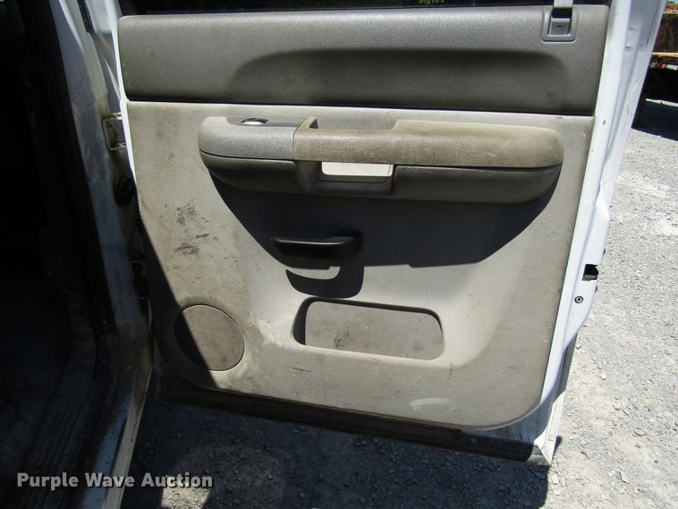 image for item FJ9705 2012 Chevrolet Silverado 2500HD Crew Cab pickup truck